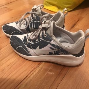 Women’s Nike Running Shoes with box